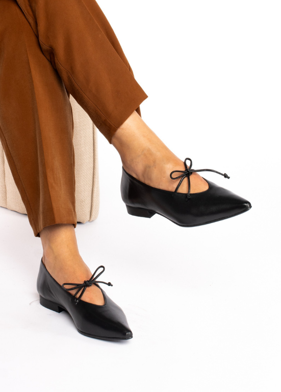 SAPATOS COM LAÇO MINIMALISTAS - TAPADAS