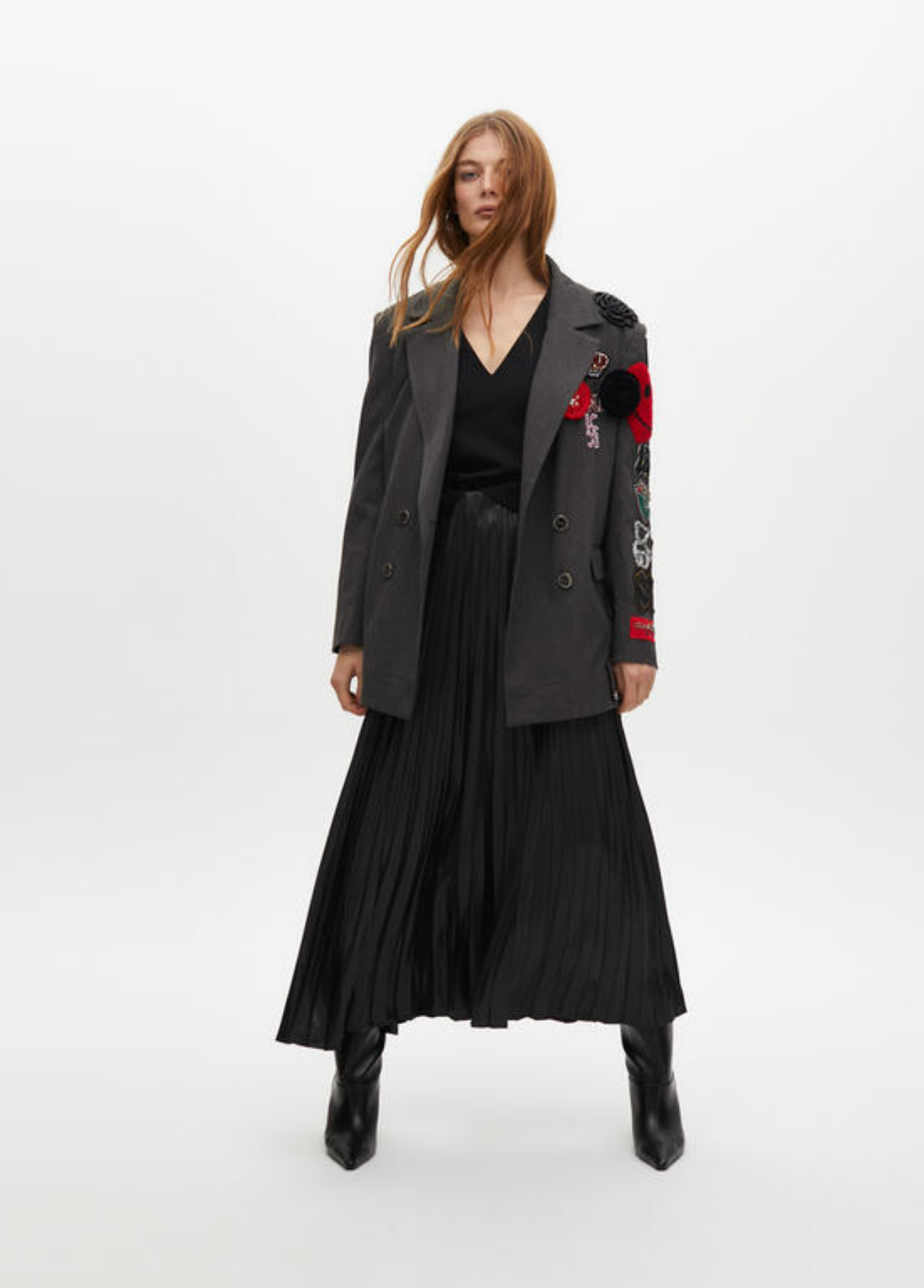 BLAZER OVERSIZED CINZA COM APLICAÇÕES E BORDADOS - LOLA CASADEMUNT