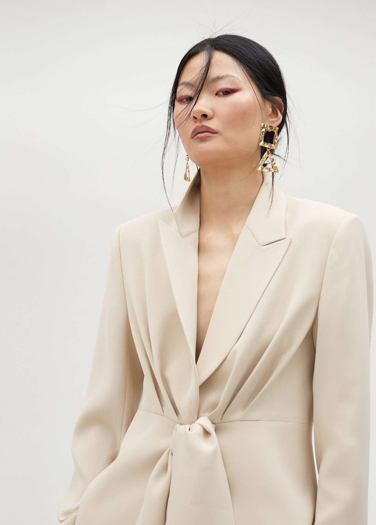 BLAZER CURTO COM NÓ - LOLA CASADEMUNT BY MAITE