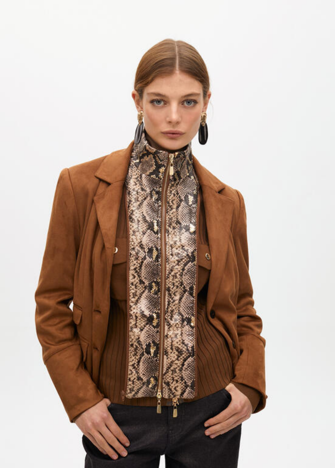 BLAZER CAMEL COM GOLA ANIMAL PRINT REMOVÍVEL - LOLA CASADEMUNT