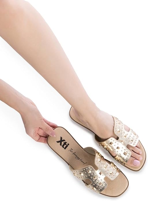 CHINELAS COM PORMENOR DE TACHAS - XTI SHOES