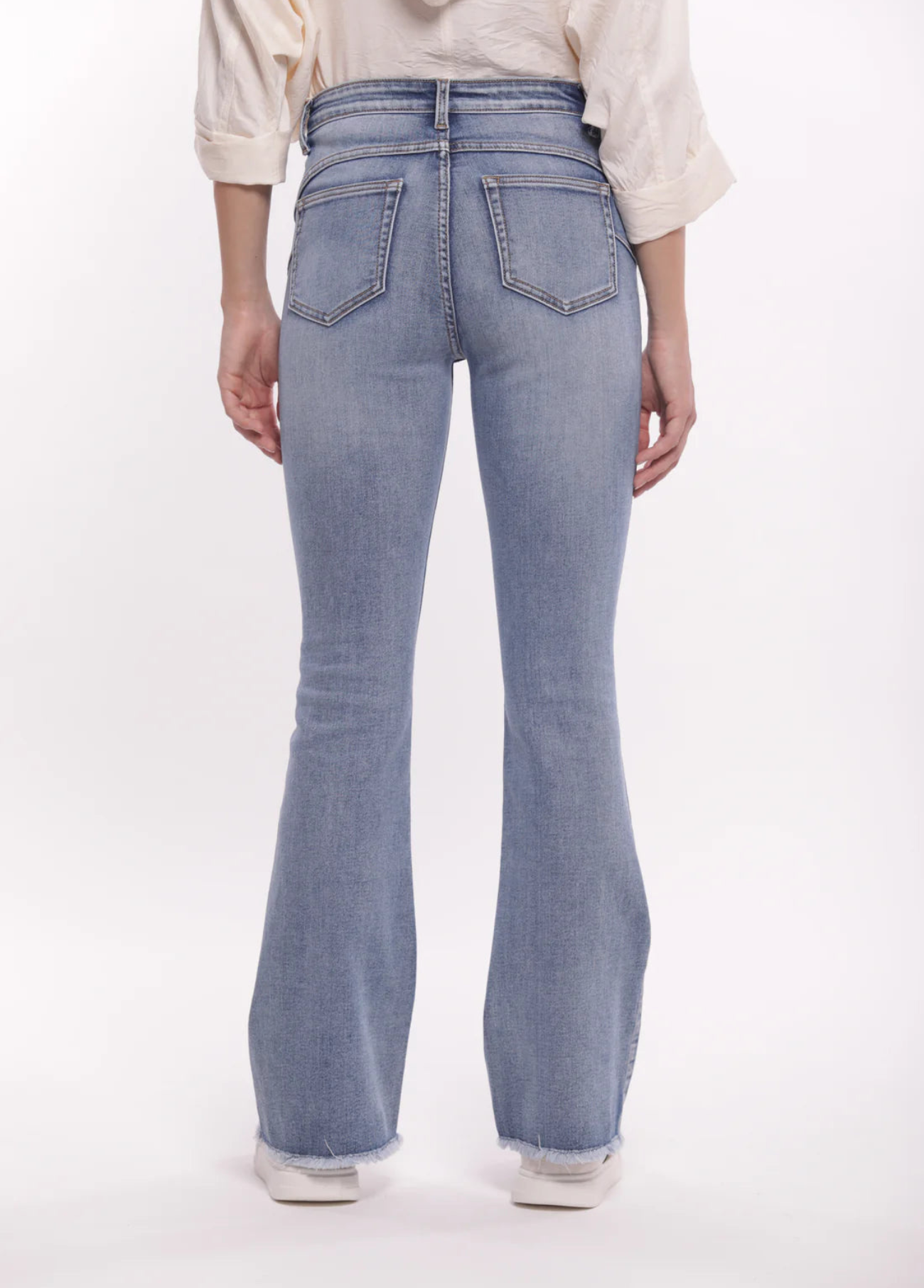 CALÇAS JEANS FLARE COM DETALHE NO BOLSO - MIMI MUA