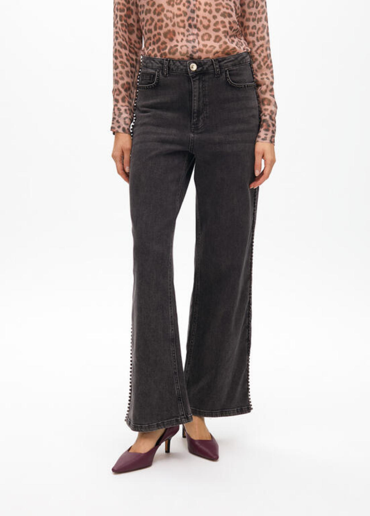 JEANS PRETAS COM APLICAÇÃO LATERAL - LOLA CASADEMUNT