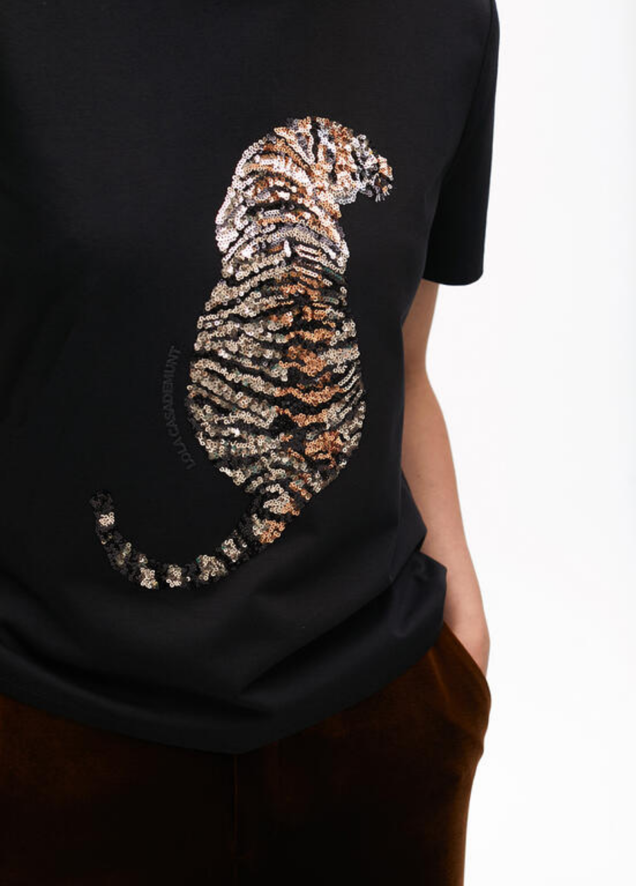 T-SHIRT COM APLICAÇÃO TIGRE EM LANTEJOULAS - LOLA CASADEMUNT