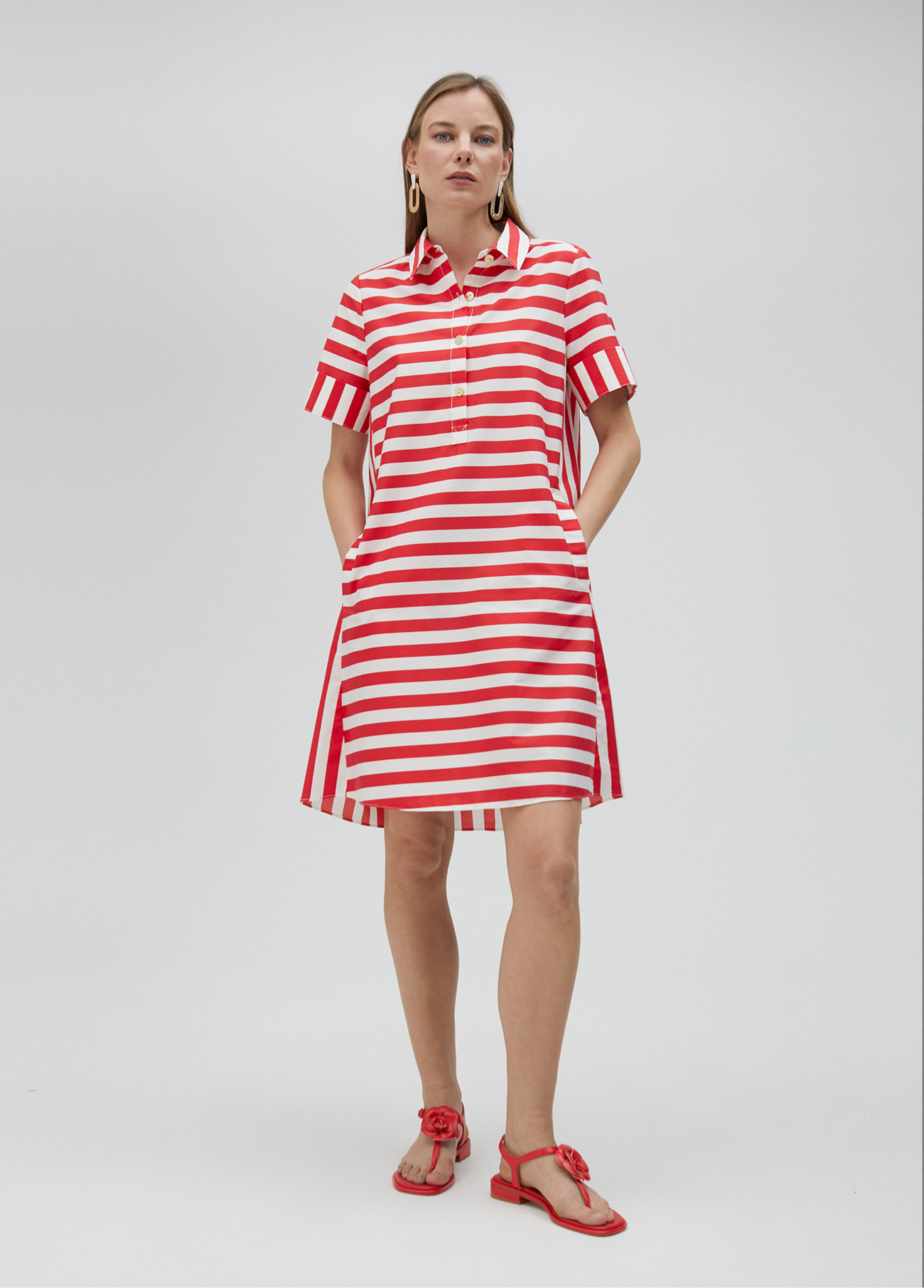 VESTIDO CURTO COM RISCAS VERMELHAS E BRANCAS - LOLA CASADEMUNT