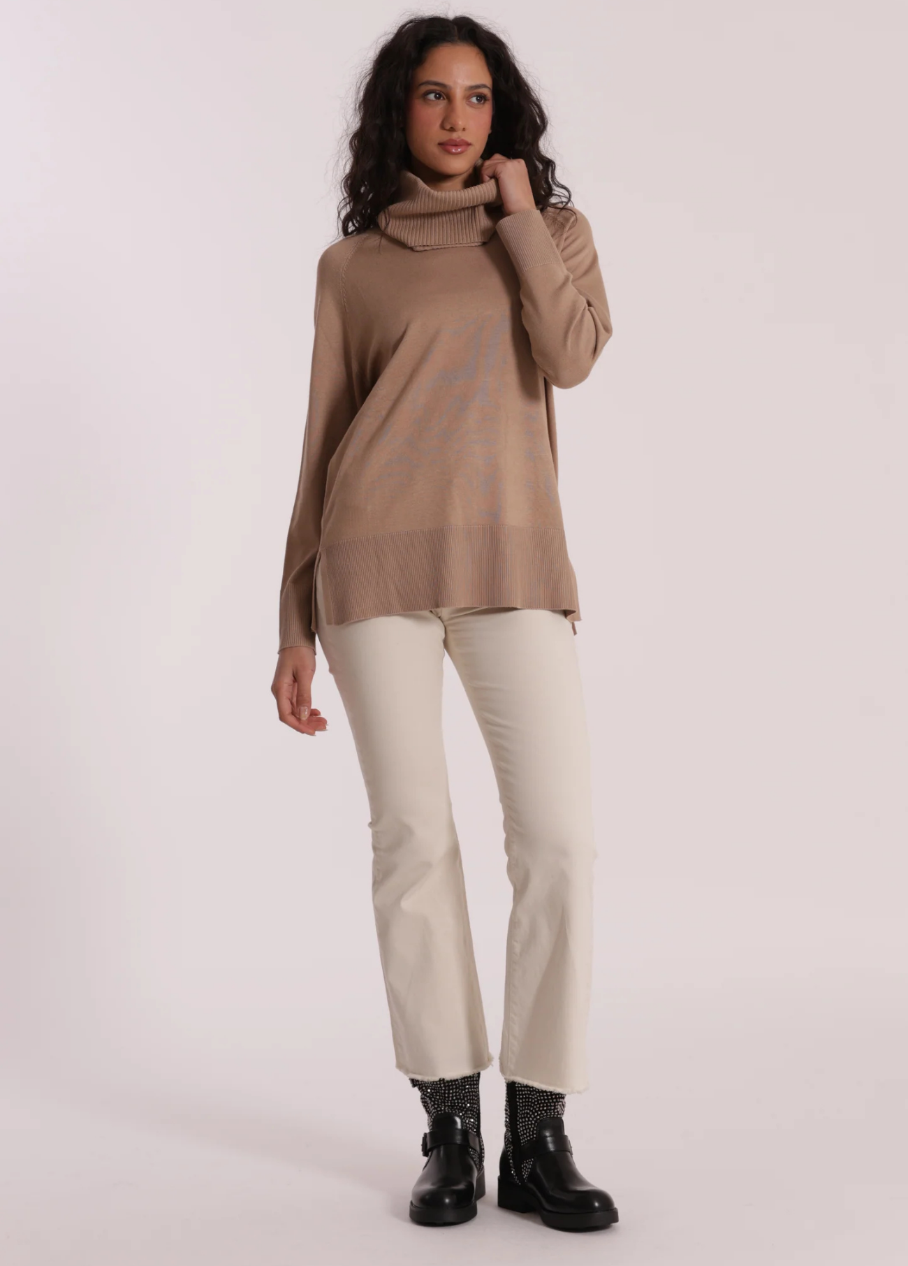 CAMISOLA DE MALHA OVERSIZED COM GOLA REMOVÍVEL - MIMI MUA