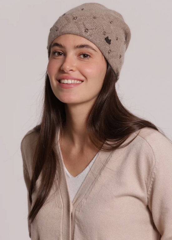 GORRO COM TACHAS - MIMI MUA