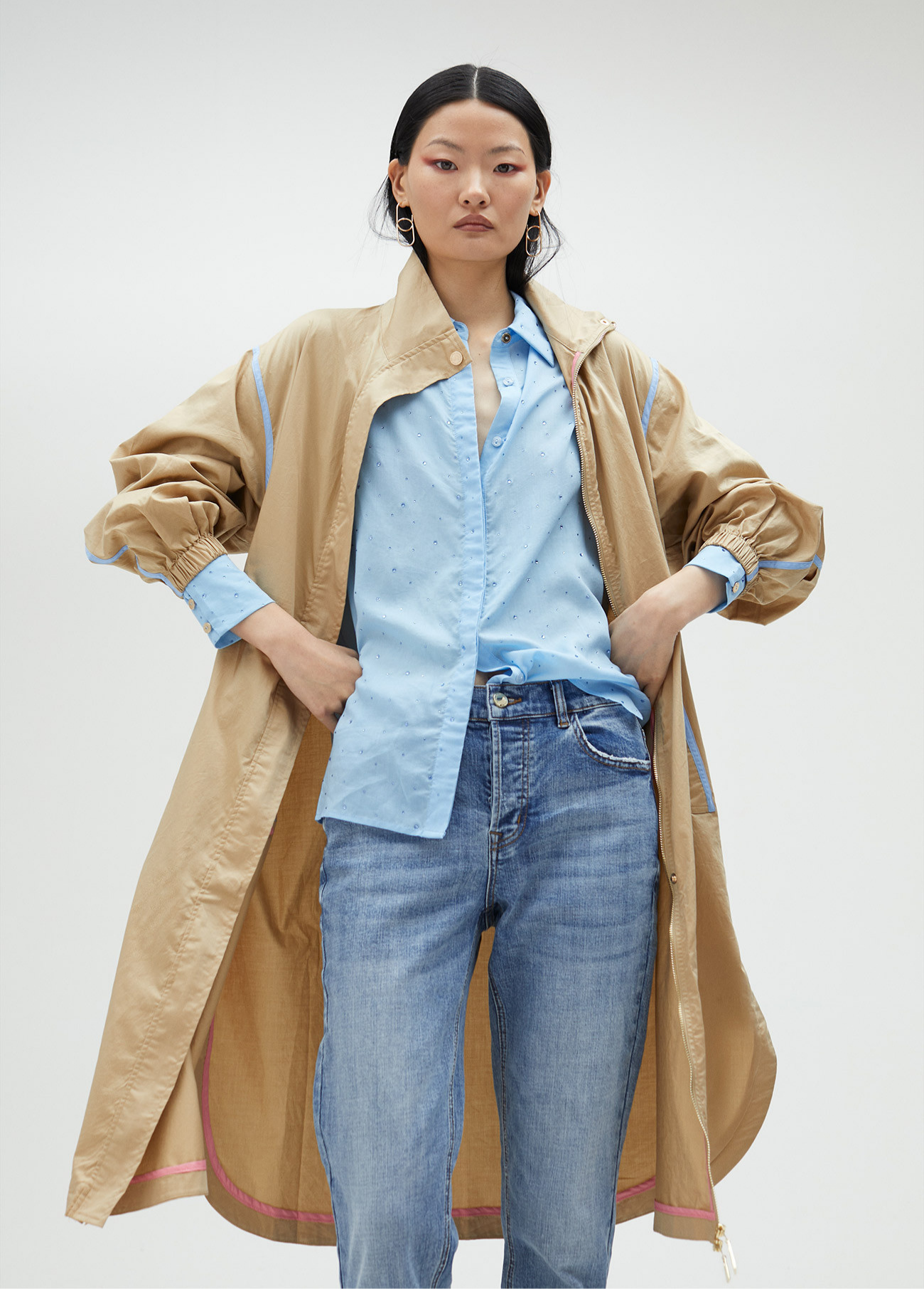 TRENCH EM COR BEGE - LOLA CASADEMUNT