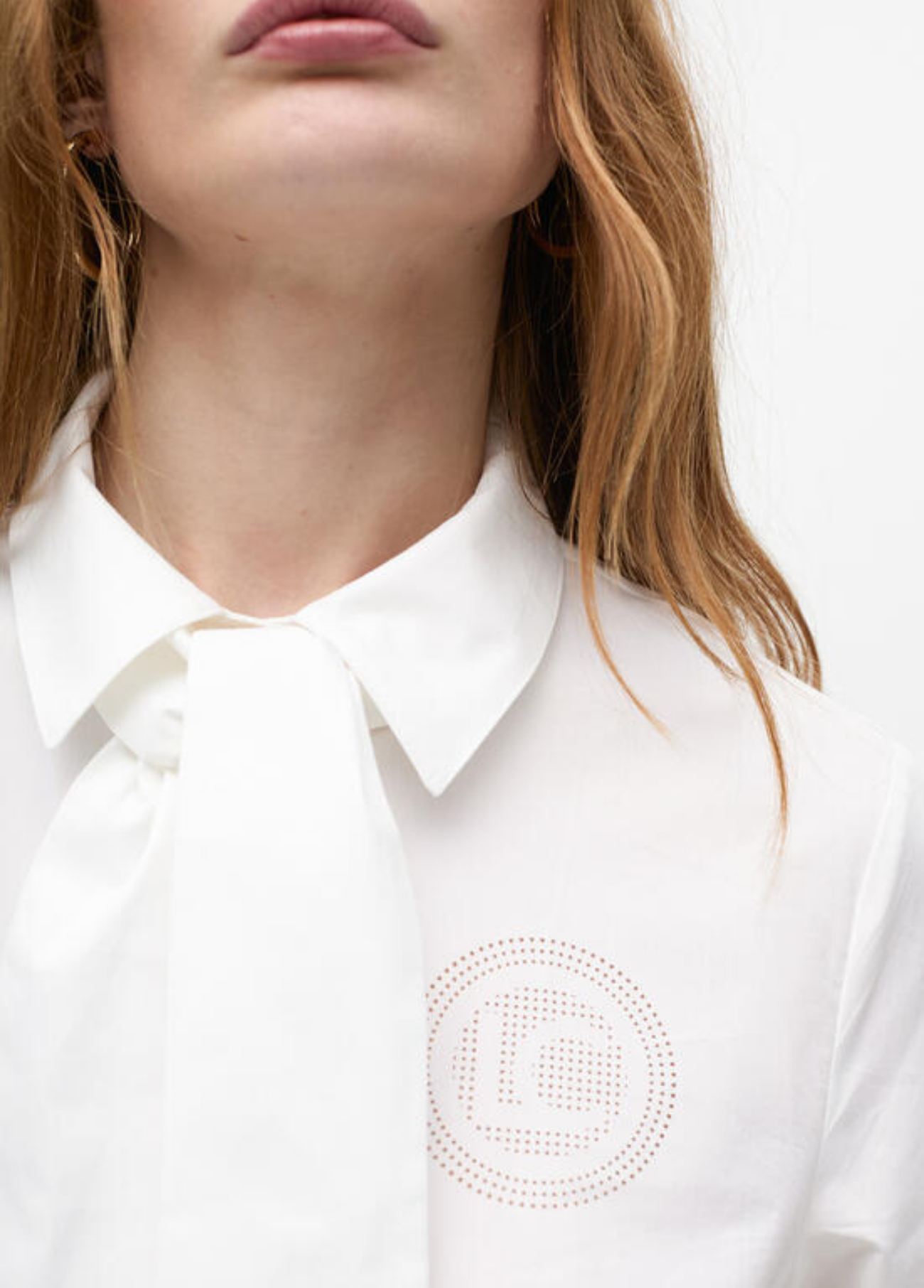 CAMISA BRANCA COM LAÇO REMOVÍVEL - LOLA CASADEMUNT
