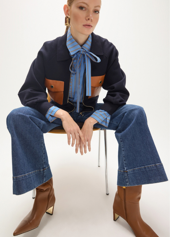 CARDIGAN AZUL MARINHO BOM BOLSOS EM ECOPELE CAMEL - LOLA CASADEMUNT