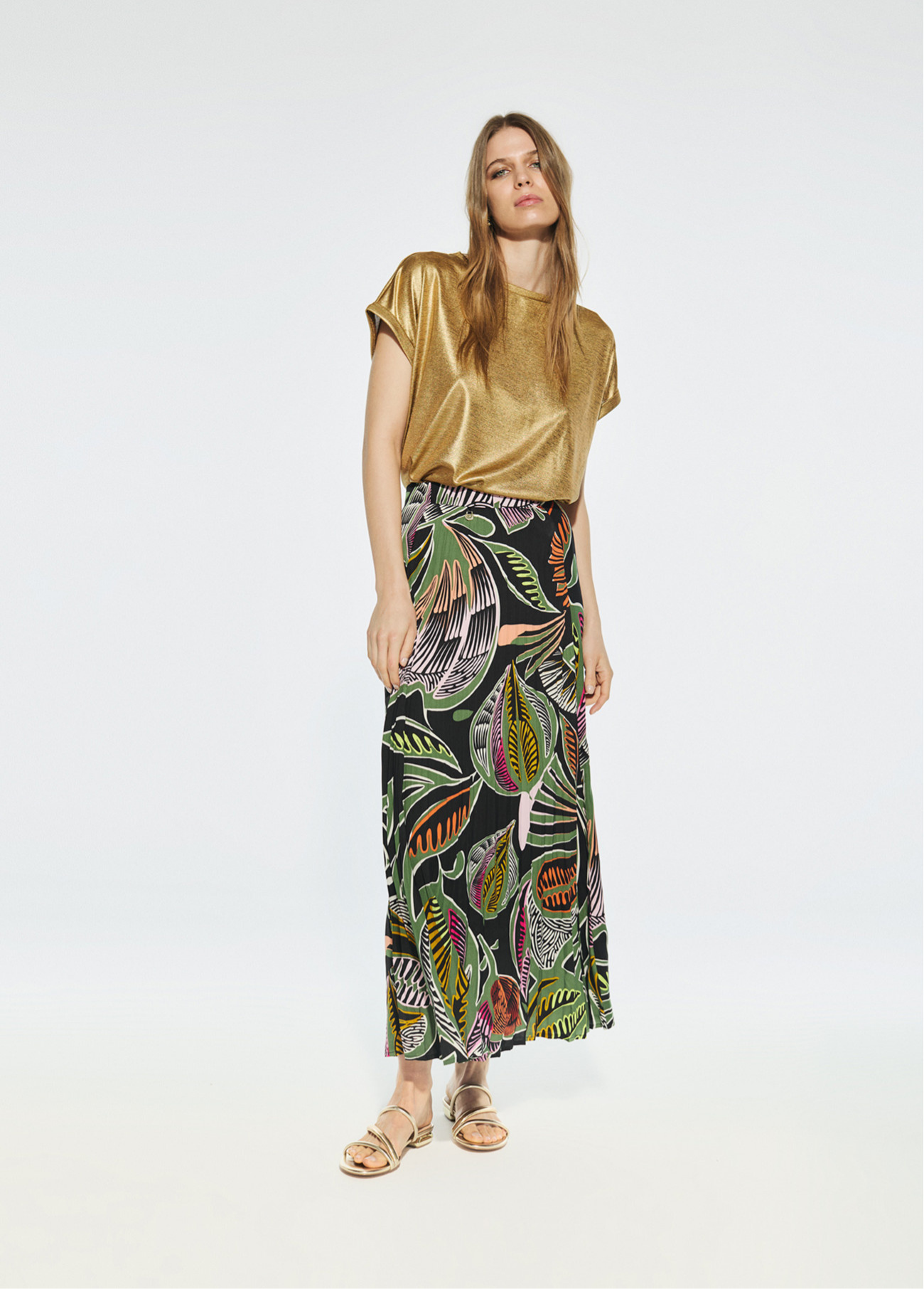 SAIA PLISSADA COM ESTAMPADO TROPICAL - LOLA CASADEMUNT