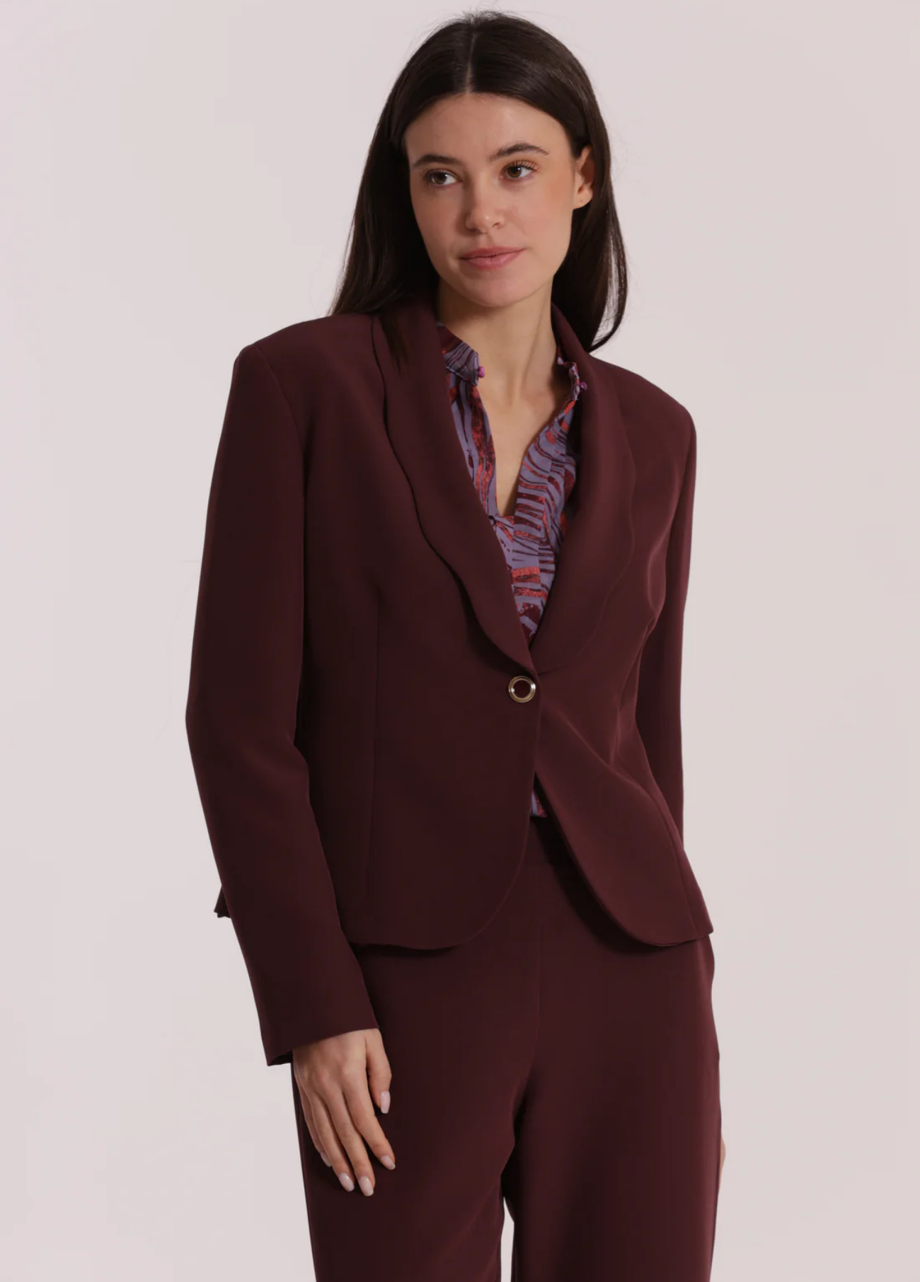 BLAZER CURTO COM DETALHE DE GOLA EM TECIDO - MIMI MUA