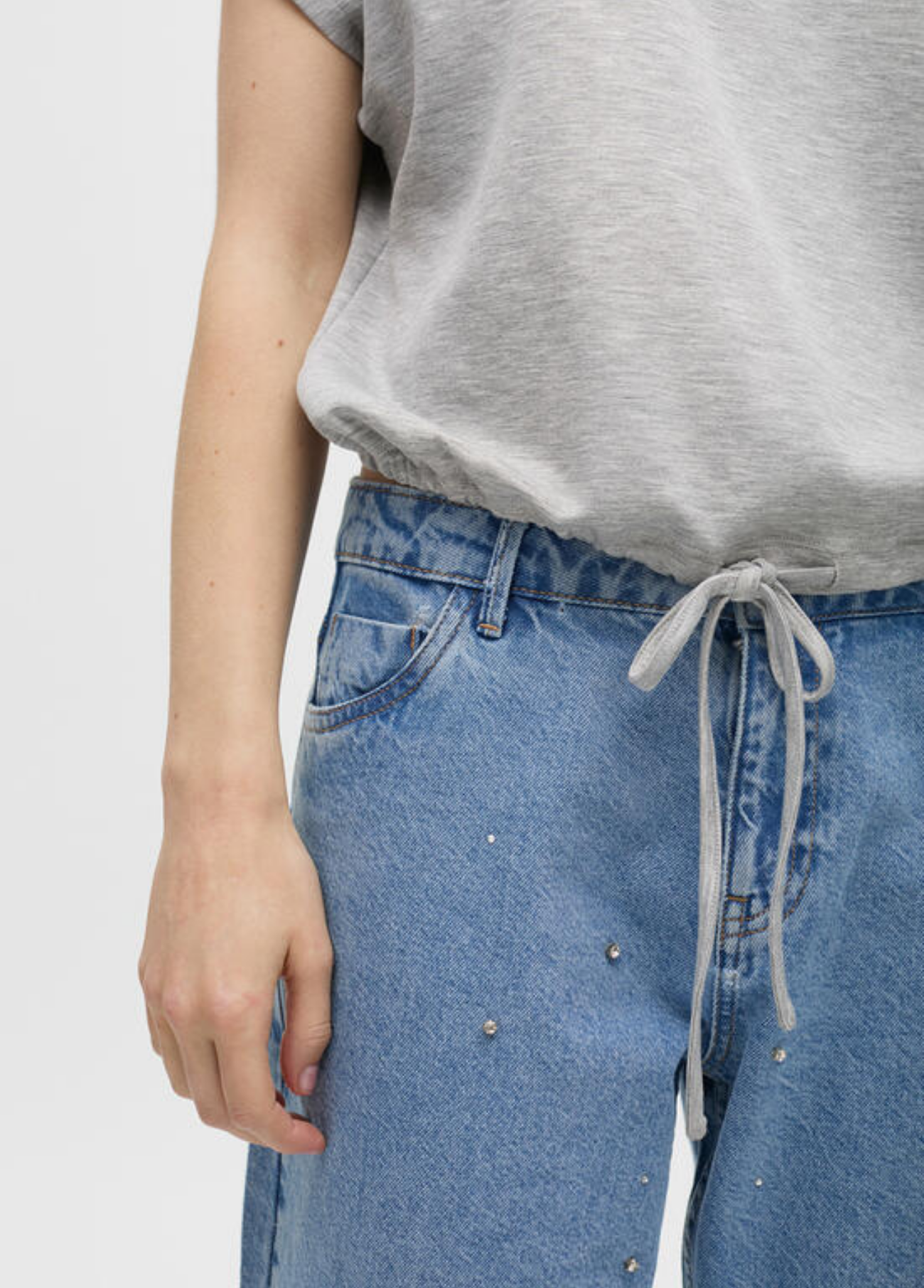 JEANS RETAS COM APLICAÇÕES - LOLA CASADEMUNT