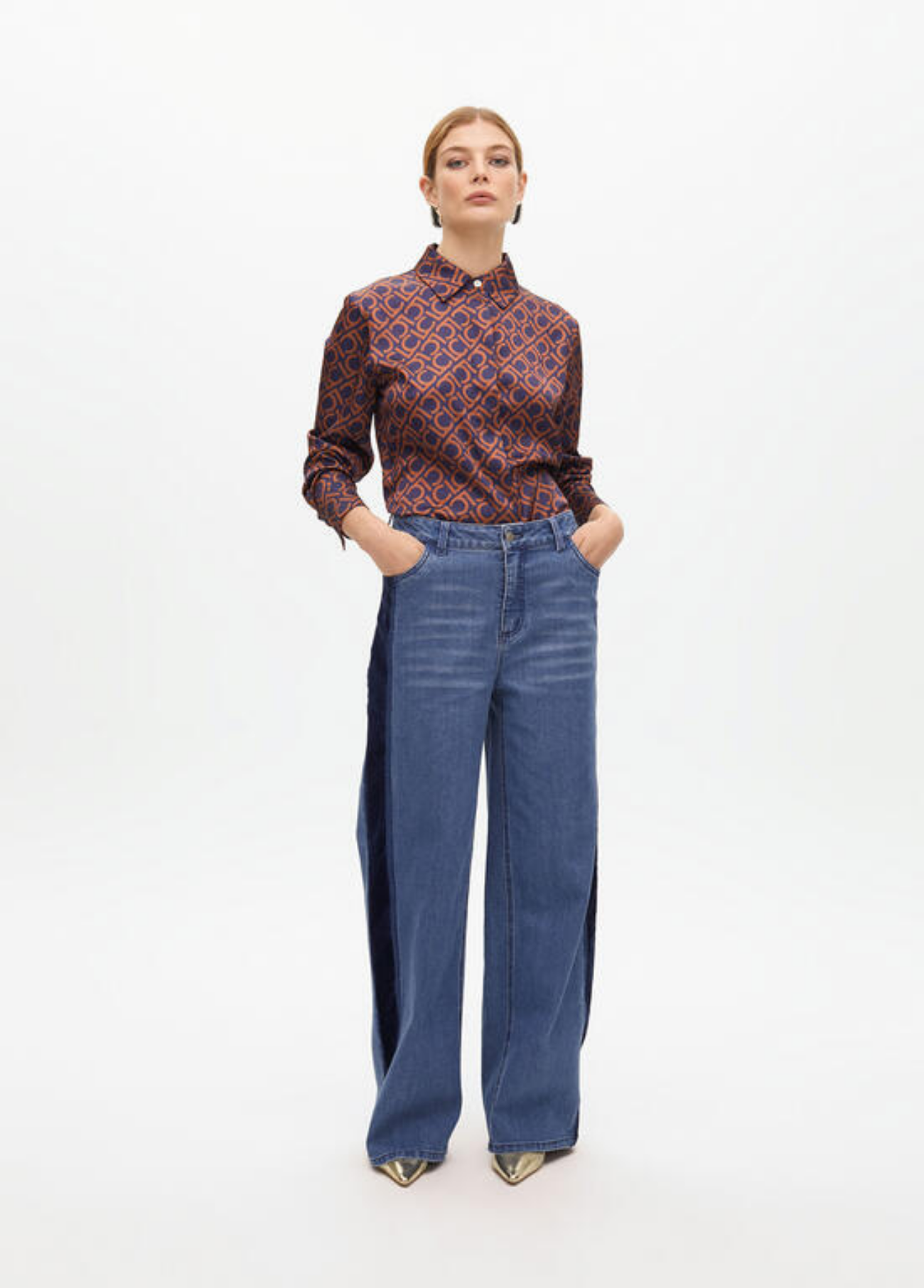 JEANS WIDE LEG COM FAIXA LATERAL EM VELUDO - LOLA CASADEMUNT