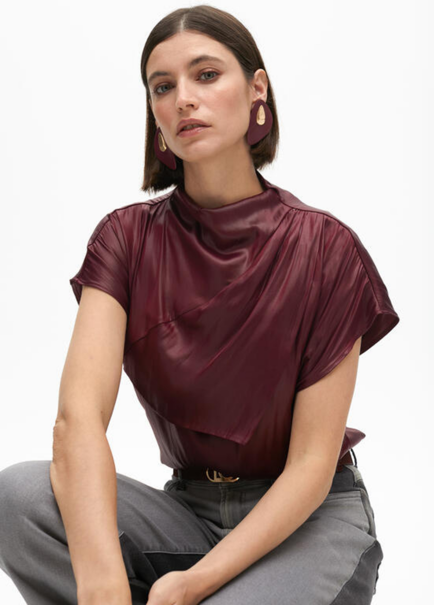 BLUSA ACETINADA COM DRAPEADO - LOLA CASADEMUNT