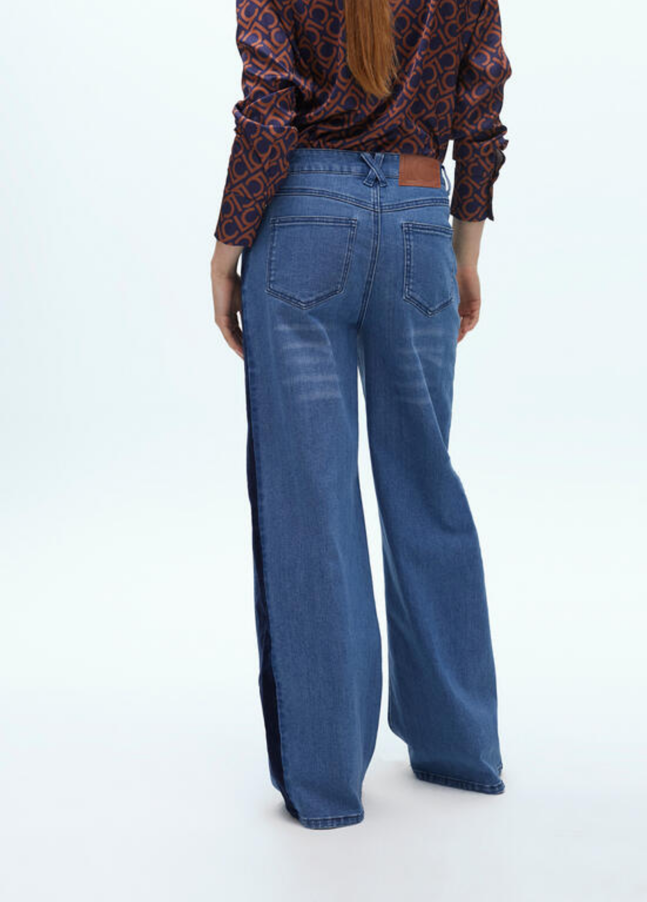 JEANS WIDE LEG COM FAIXA LATERAL EM VELUDO - LOLA CASADEMUNT
