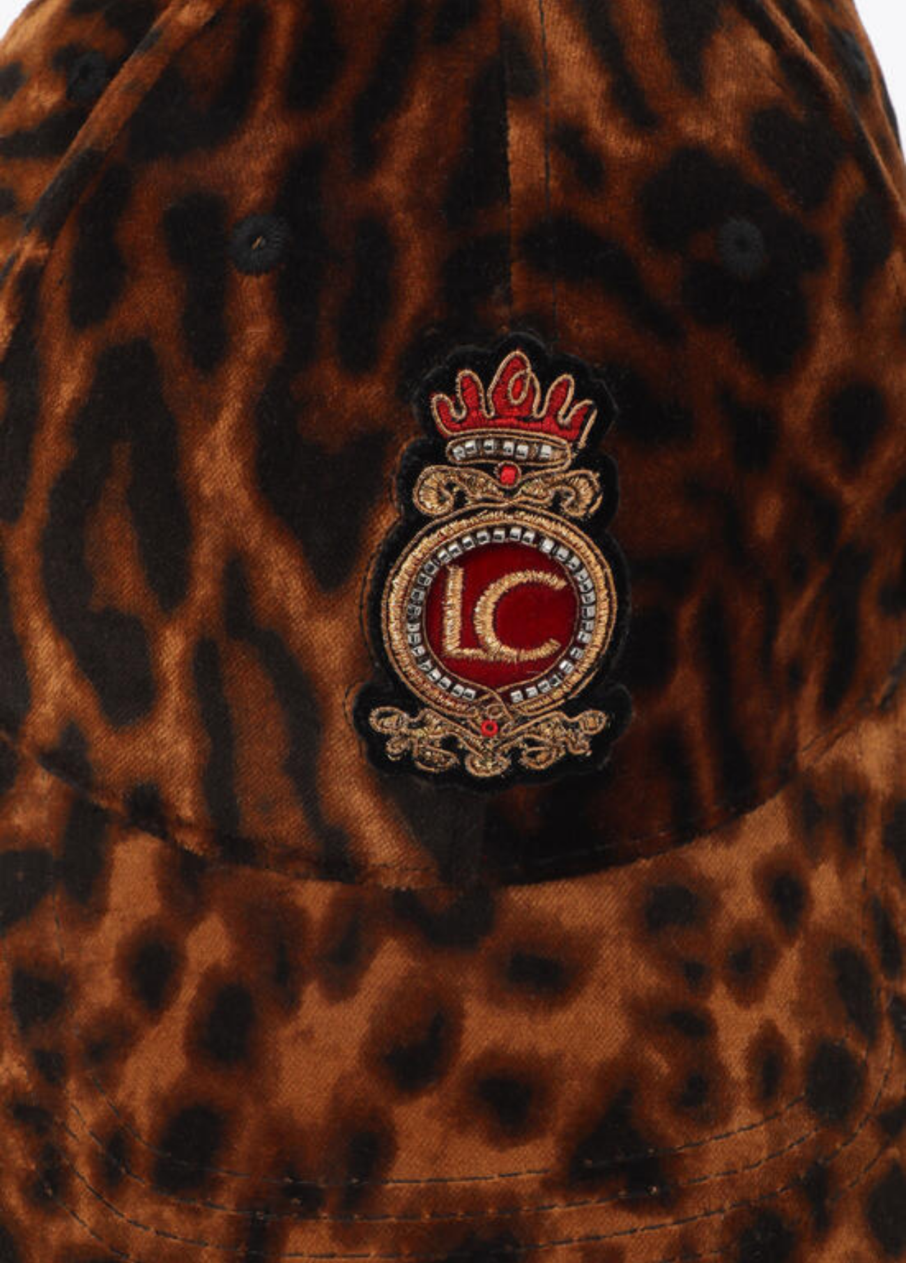 BONÉ ANIMAL PRINT COM APLICAÇÃO BORDADA LC - LOLA CASADEMUNT