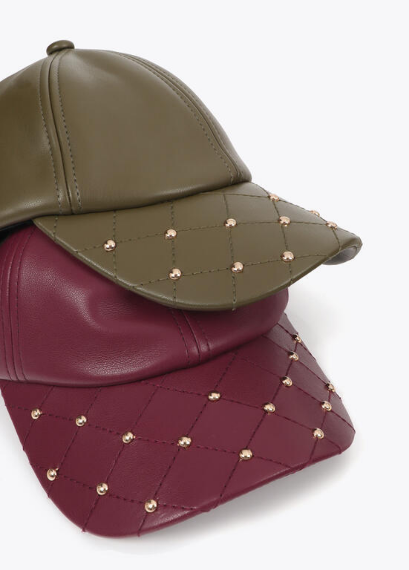 BONÉ ESTILO MATELASSÊ COM TACHAS - LOLA CASADEMUNT BY MAITE