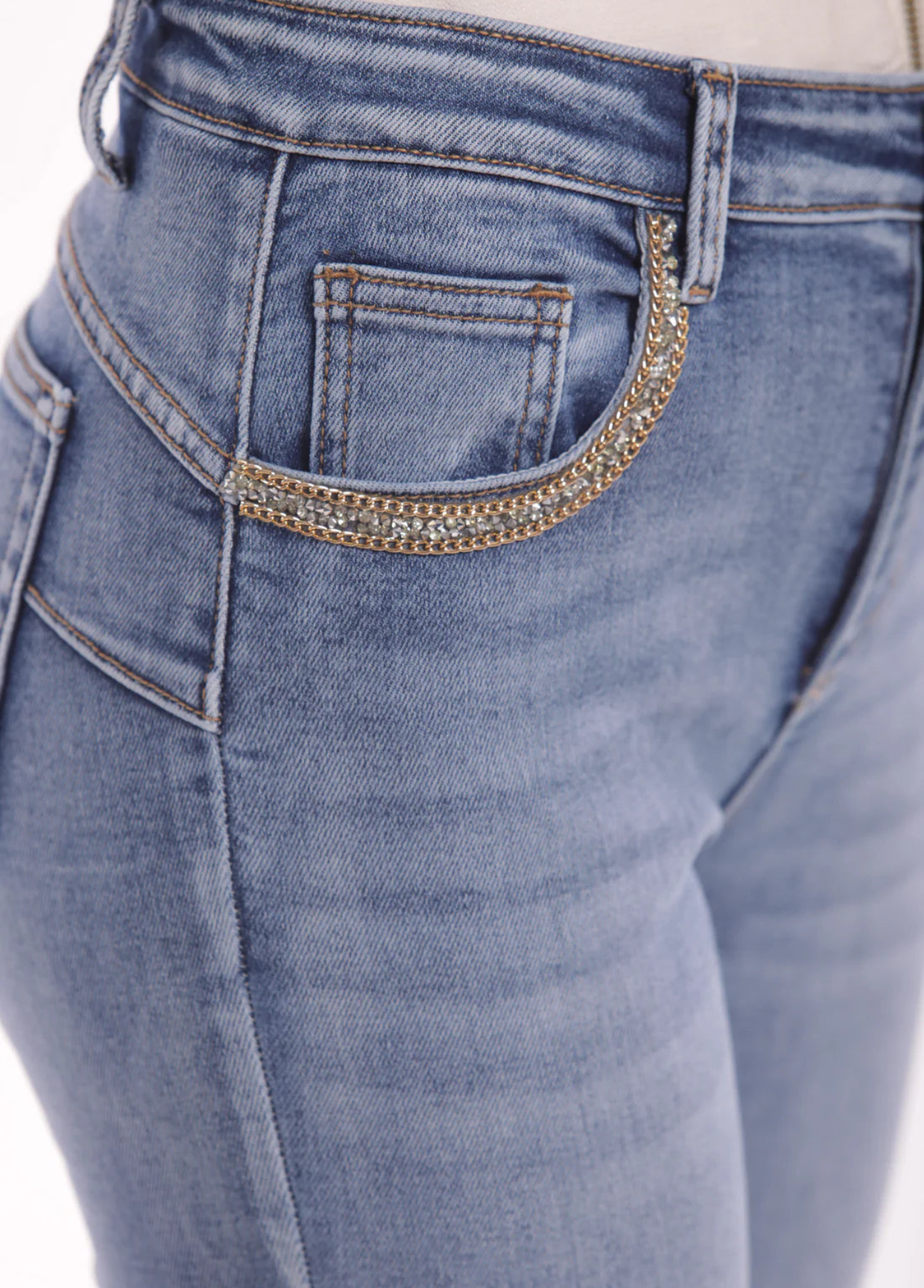 CALÇAS JEANS FLARE COM DETALHE NO BOLSO - MIMI MUA