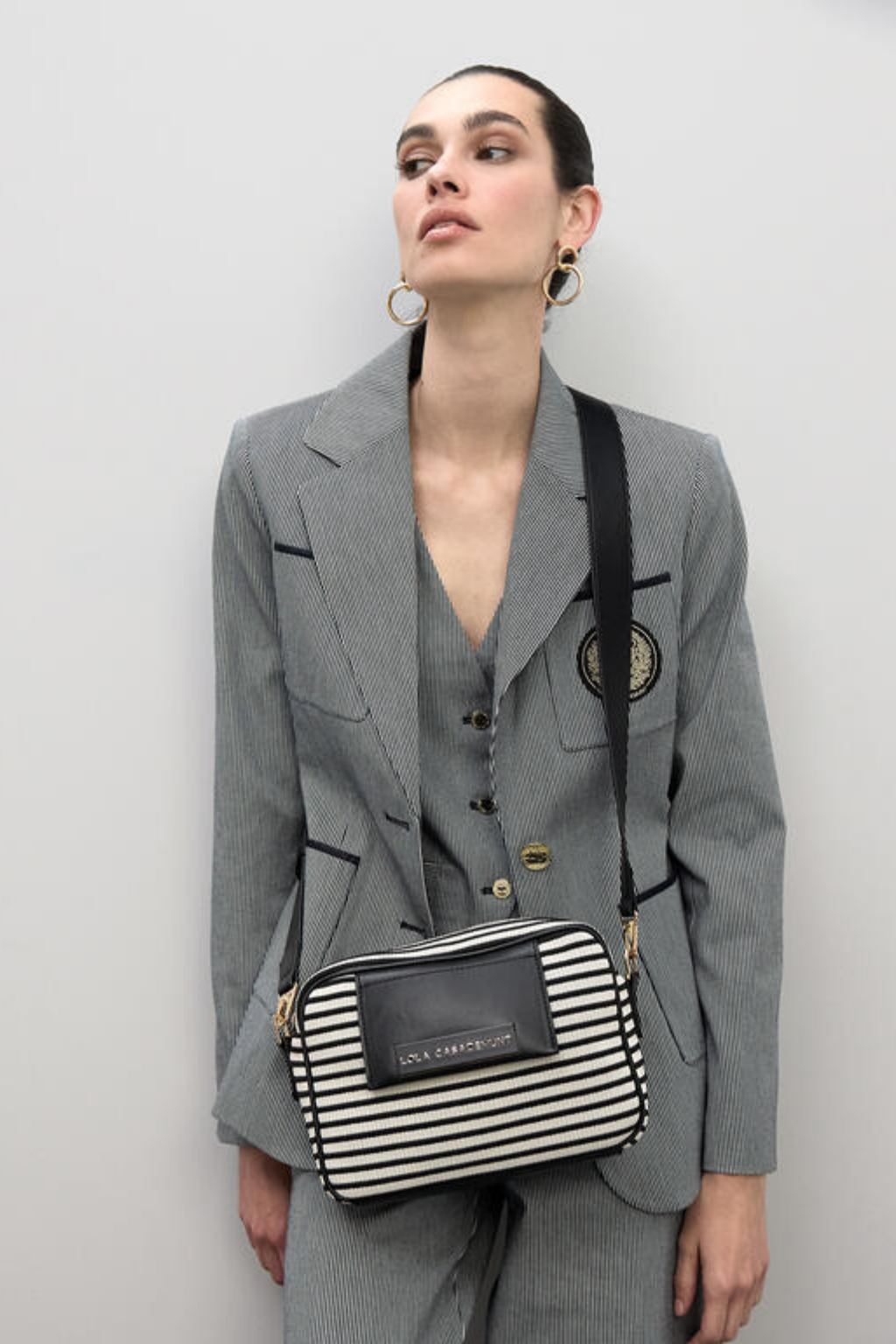 MALA TIRACOLO DE TECIDO ÀS RISCAS - LOLA CASADEMUNT