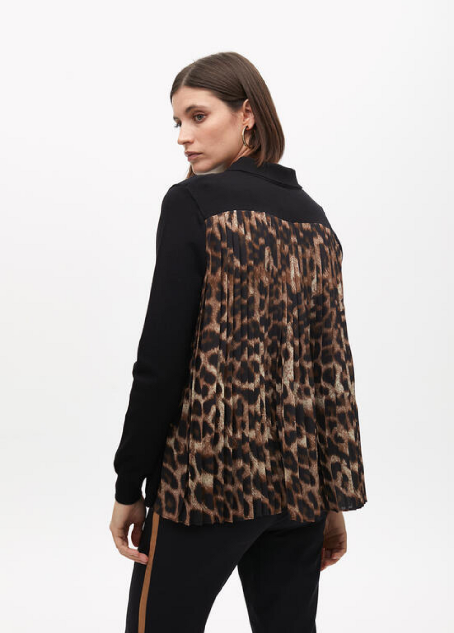 CAMISOLA MALHA COM BRILHOS NA GOLA E COSTAS ANIMAL PRINT - LOLA CASADEMUNT