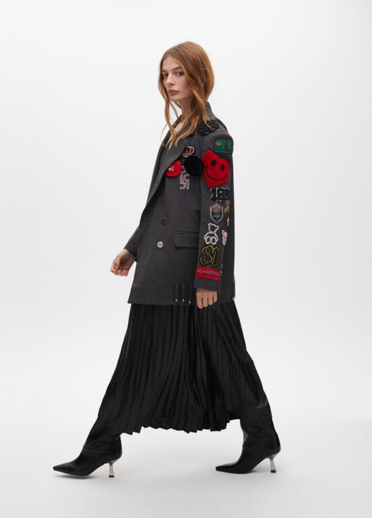 BLAZER OVERSIZED CINZA COM APLICAÇÕES E BORDADOS - LOLA CASADEMUNT