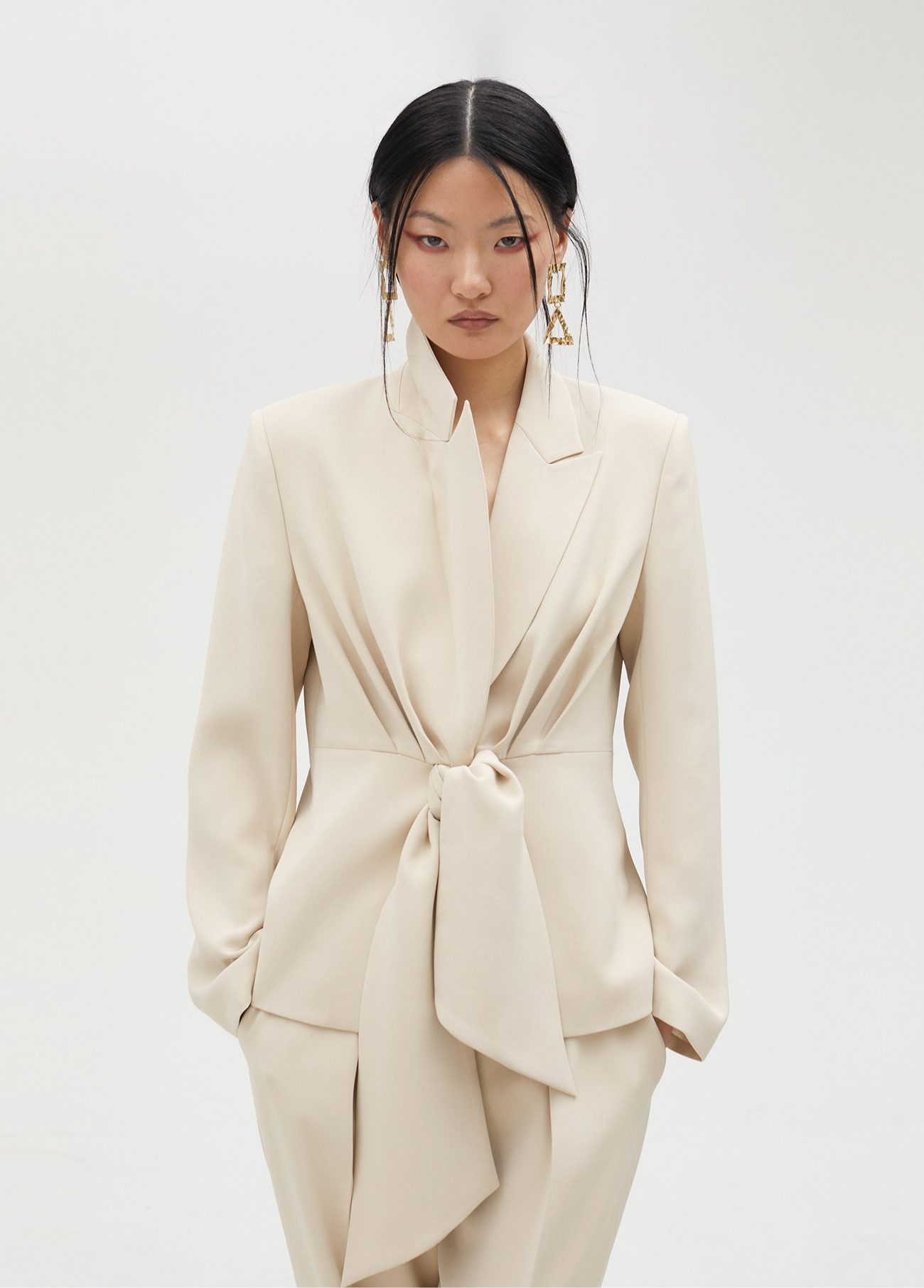 BLAZER CURTO COM NÓ - LOLA CASADEMUNT BY MAITE