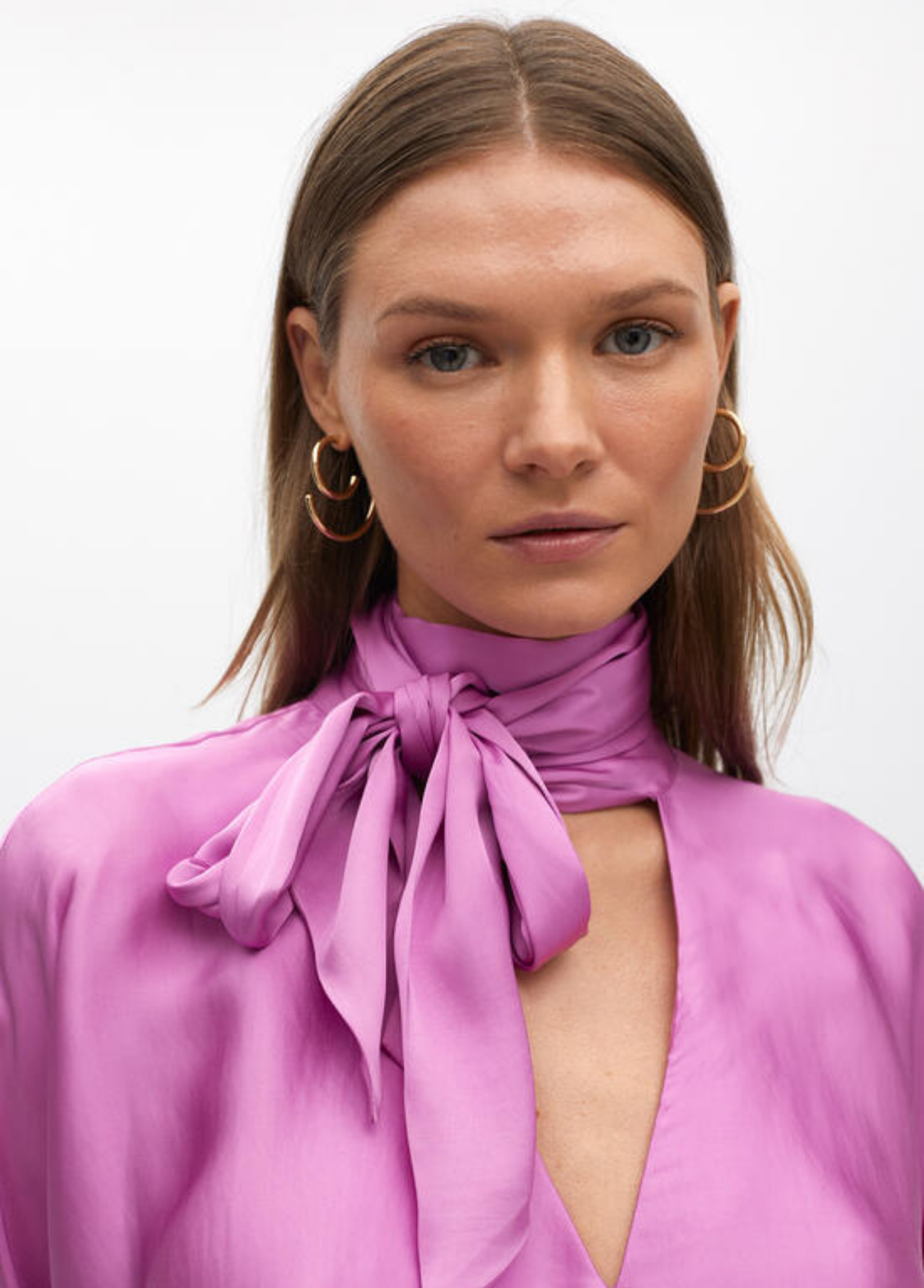 BLUSA DE CETIM ROSA COM LAÇO NA GOLA - LOLA CASADEMUNT BY MAITE