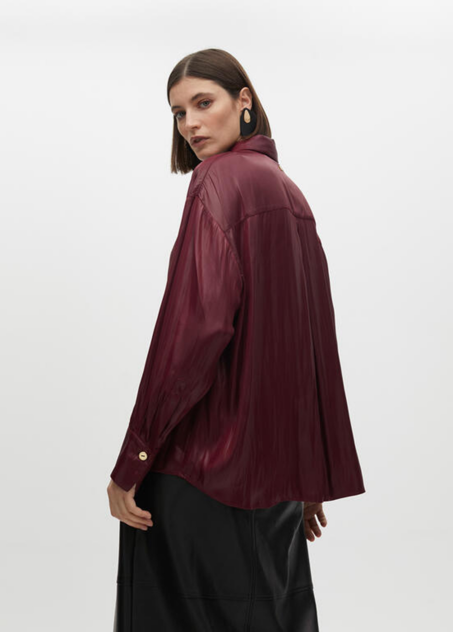 CAMISA FLUIDA COM EFEITO ACETINADO - LOLA CASADEMUNT