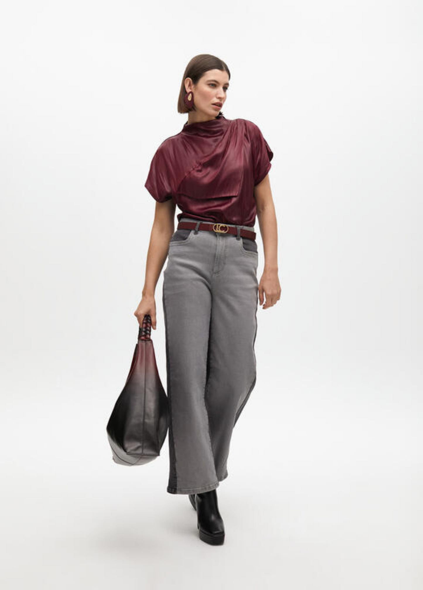 BLUSA ACETINADA COM DRAPEADO - LOLA CASADEMUNT