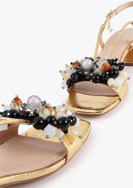 SANDÁLIAS DOURADAS DE SALTO BAIXO COM APLICAÇÕES - LOLA CASADEMUNT