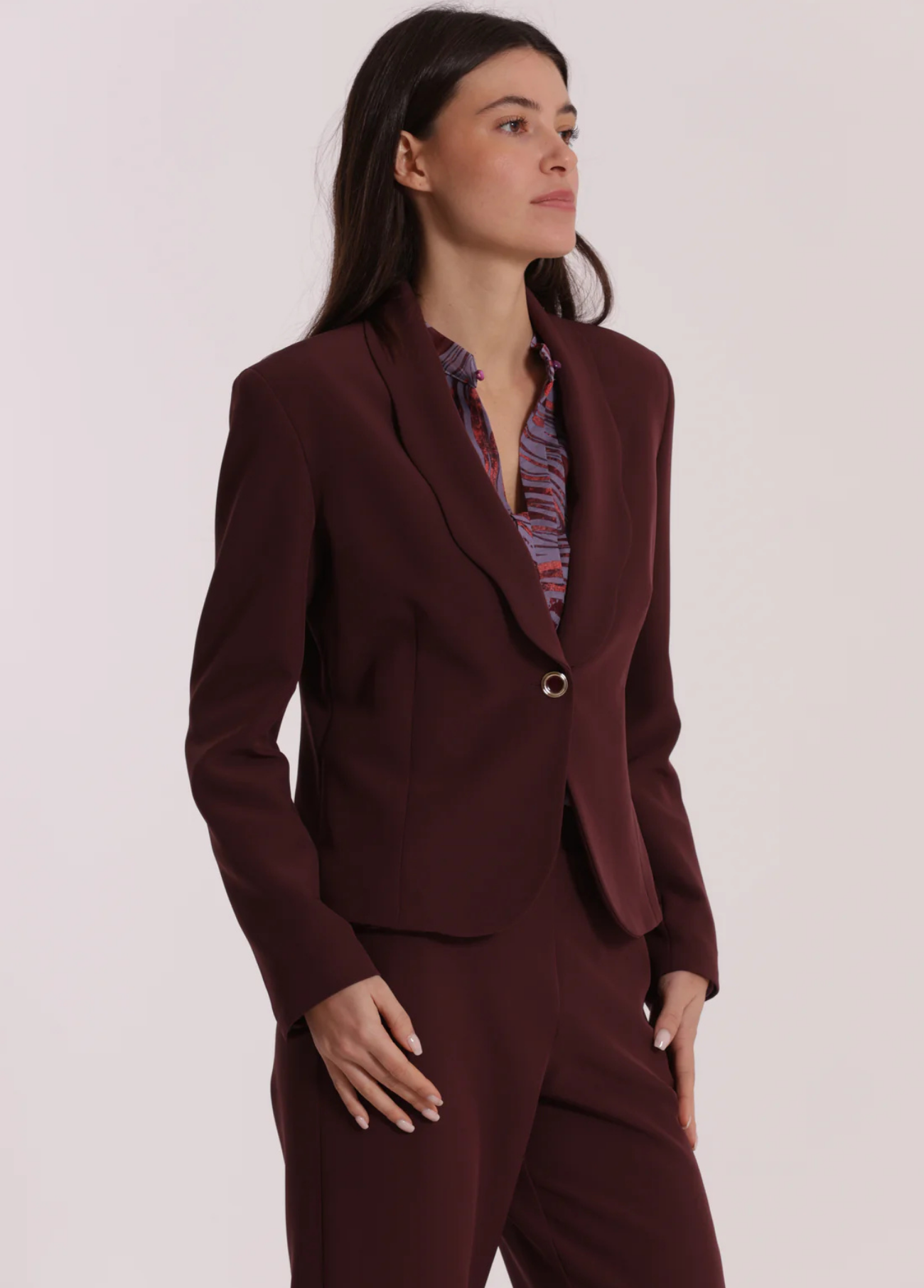 BLAZER CURTO COM DETALHE DE GOLA EM TECIDO - MIMI MUA