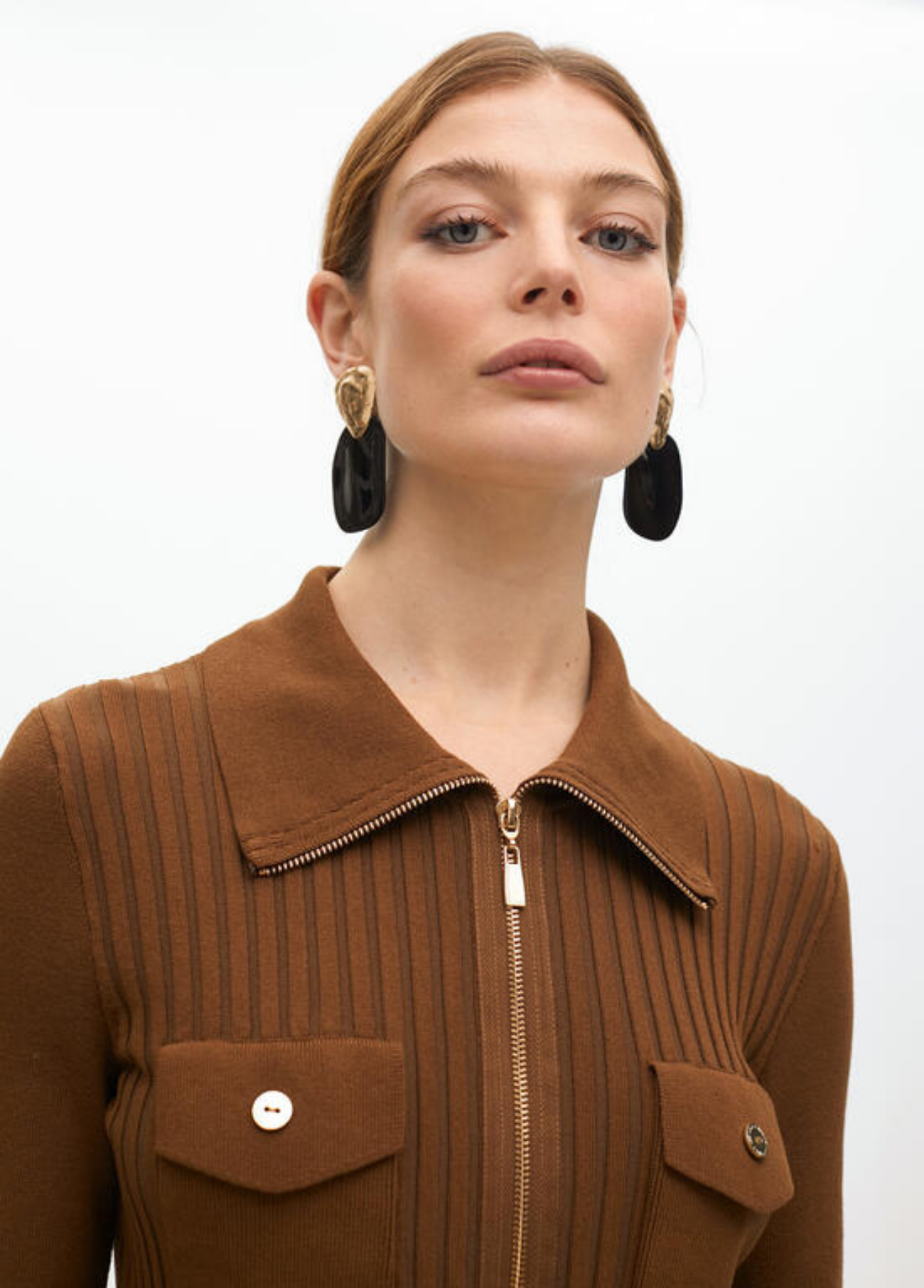 CARDIGAN COM FECHO DOURADO E GOLA - LOLA CASADEMUNT