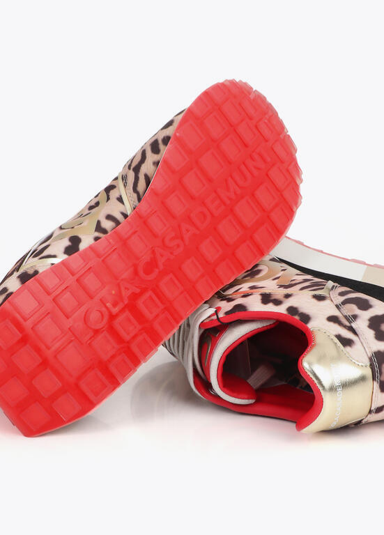 TÉNIS ANIMAL PRINT COM CONTRASTES VERMELHOS - LOLA CASADEMUNT