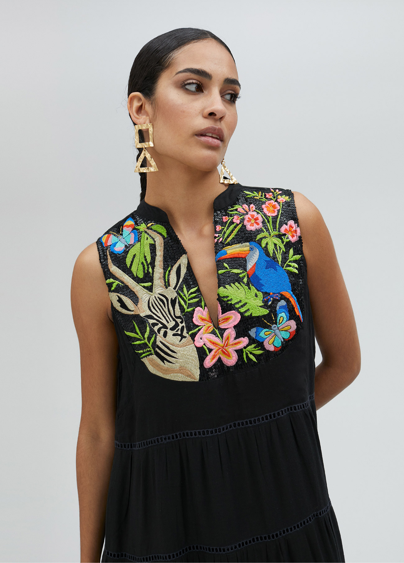 VESTIDO COMPRIDO COM BORDADO NO PEITO - LOLA CASADEMUNT