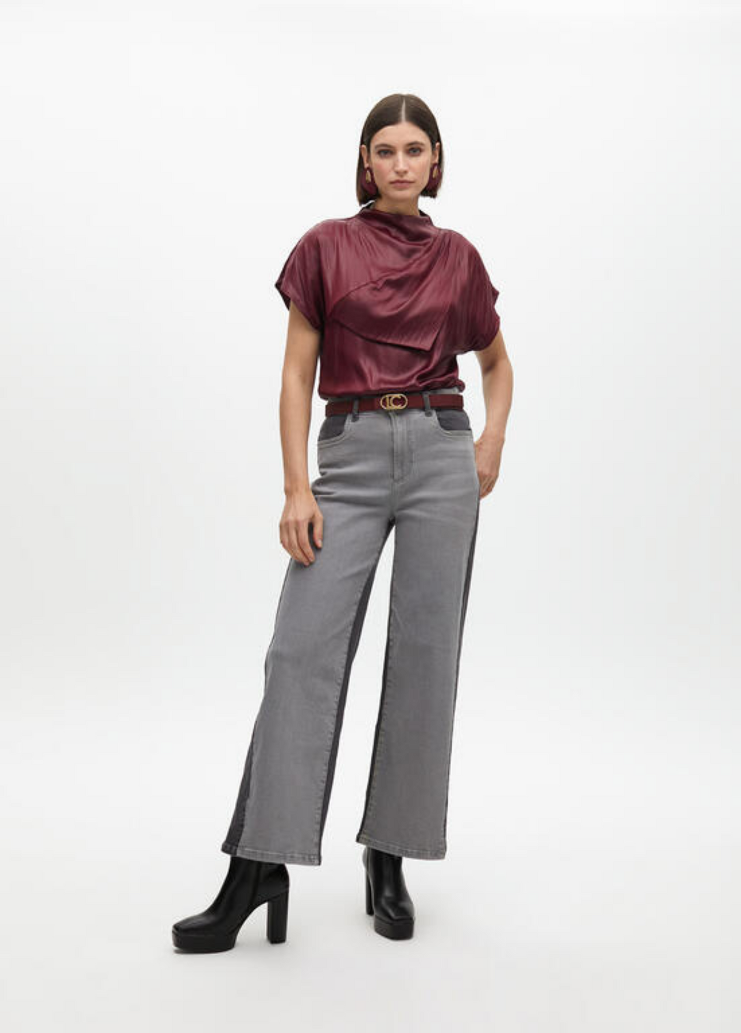 BLUSA ACETINADA COM DRAPEADO - LOLA CASADEMUNT