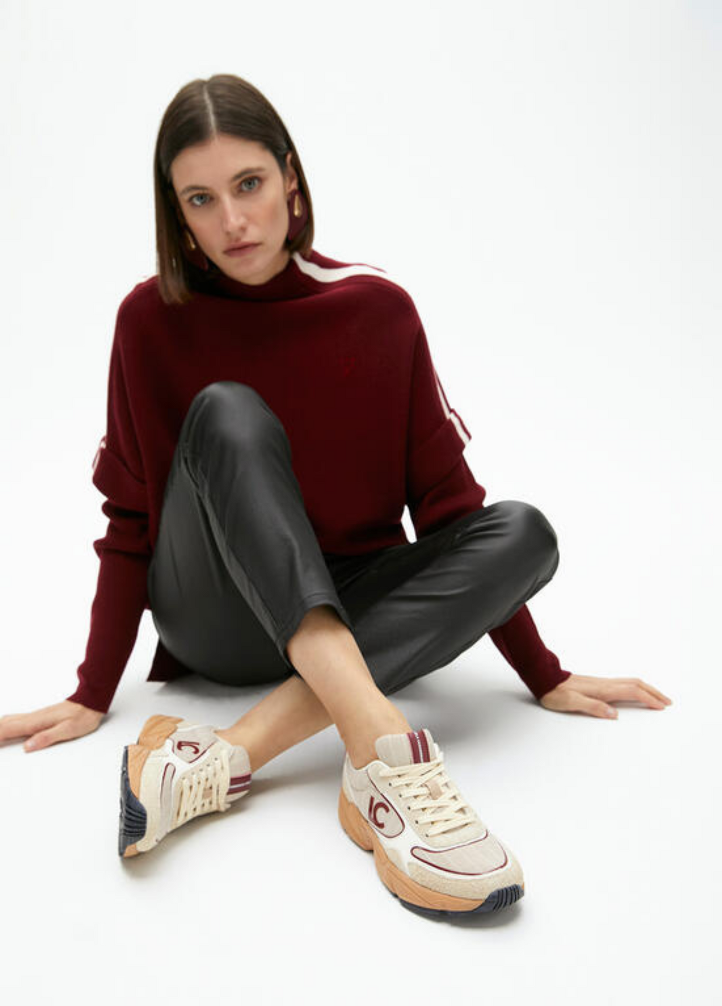 TÉNIS DESPORTIVOS CREME COM DETALHES BORDEAUX - LOLA CASADEMUNT