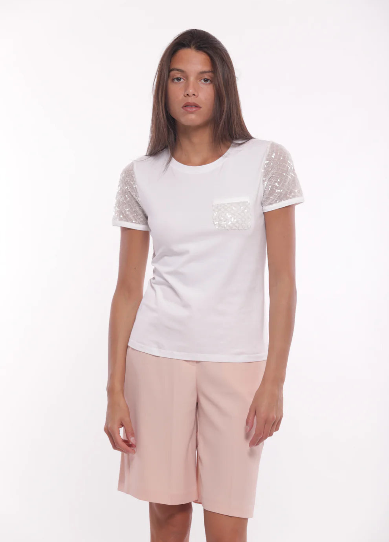 T-SHIRT COM BOLSO E MANGAS DE LANTEJOULAS - MIMI MUA