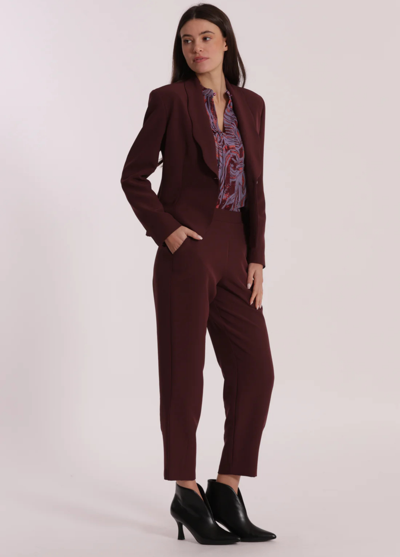 BLAZER CURTO COM DETALHE DE GOLA EM TECIDO - MIMI MUA