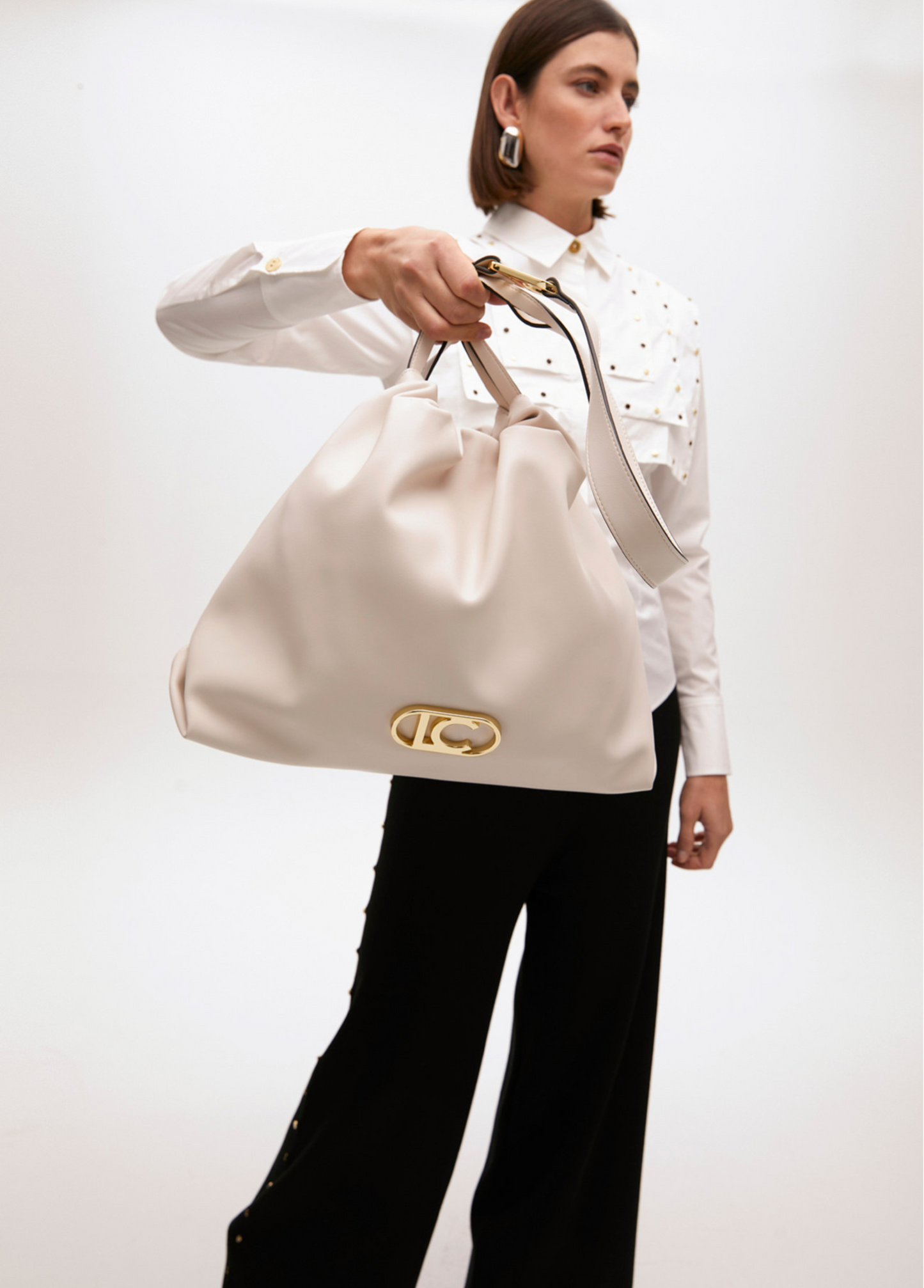 MALA SHOPPER EM ECOPELE COM LOGO OVAL - LOLA CASADEMUNT