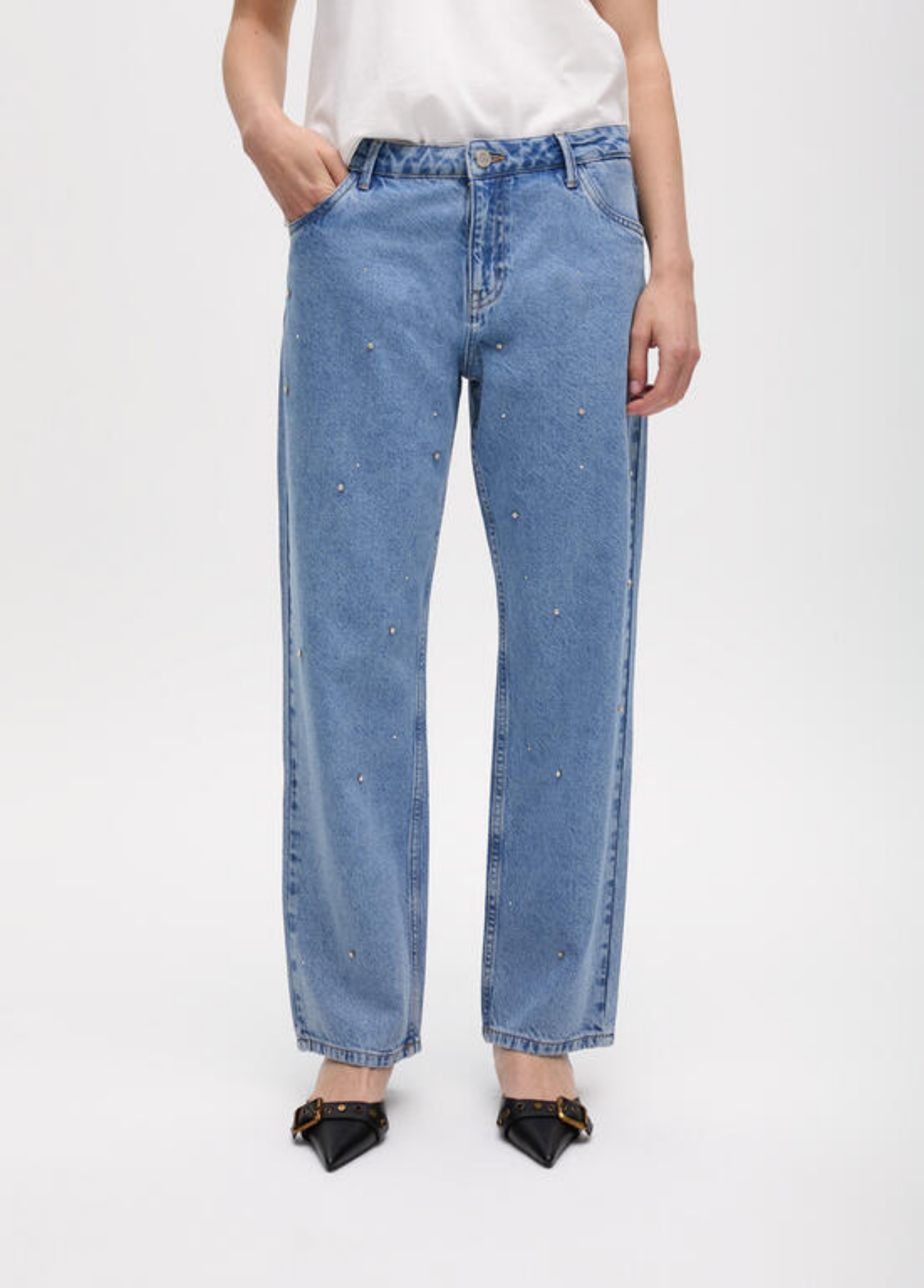 JEANS RETAS COM APLICAÇÕES - LOLA CASADEMUNT