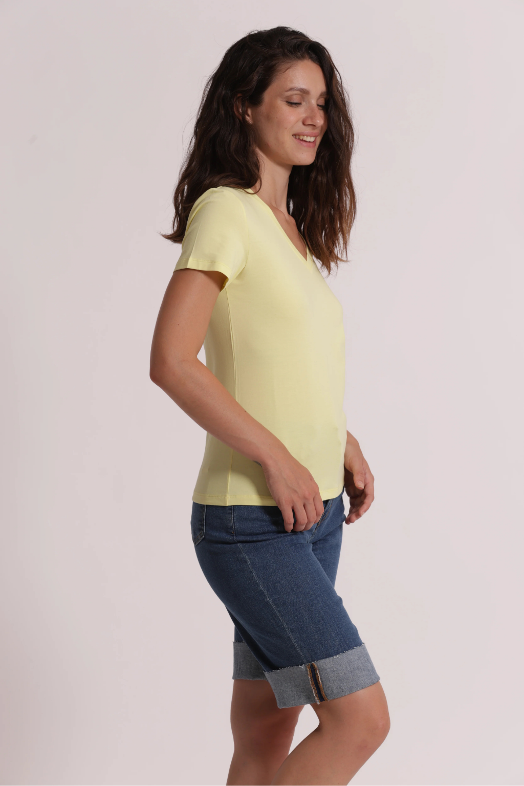 T-SHIRT BÁSICA DECOTE EM V - MIMI MUA