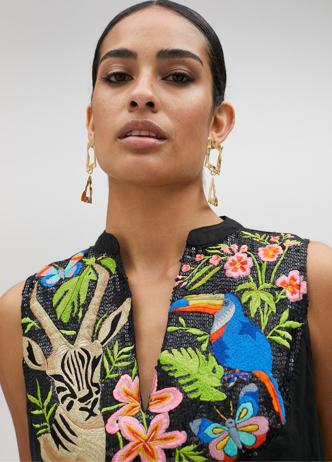 VESTIDO COMPRIDO COM BORDADO NO PEITO - LOLA CASADEMUNT