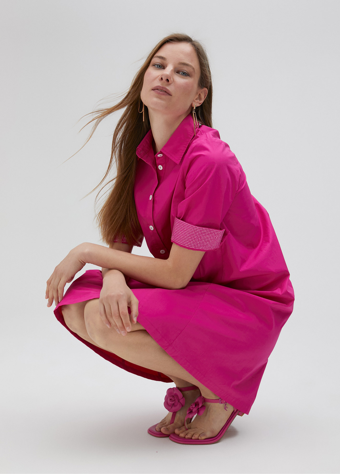 VESTIDO COM PORMENOR DE STRASS NAS MANGAS - LOLA CASADEMUNT