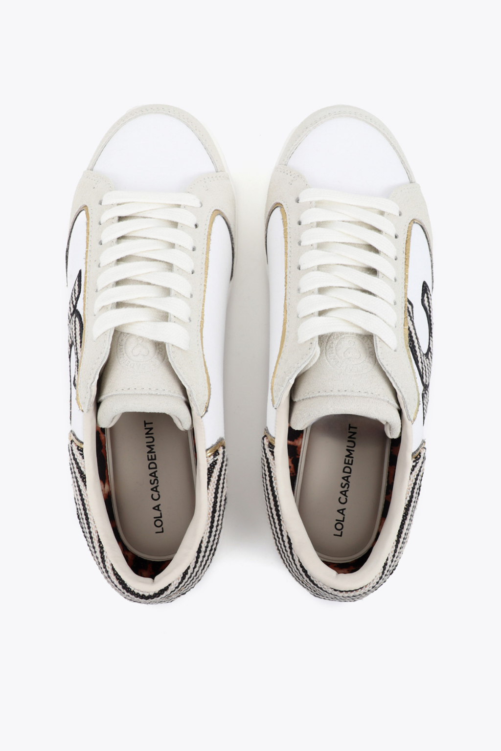 TÊNIS COM LOGOEM TECIDOS COMBINADOS E DETALHES EM COURO - LOLA CASADEMUNT