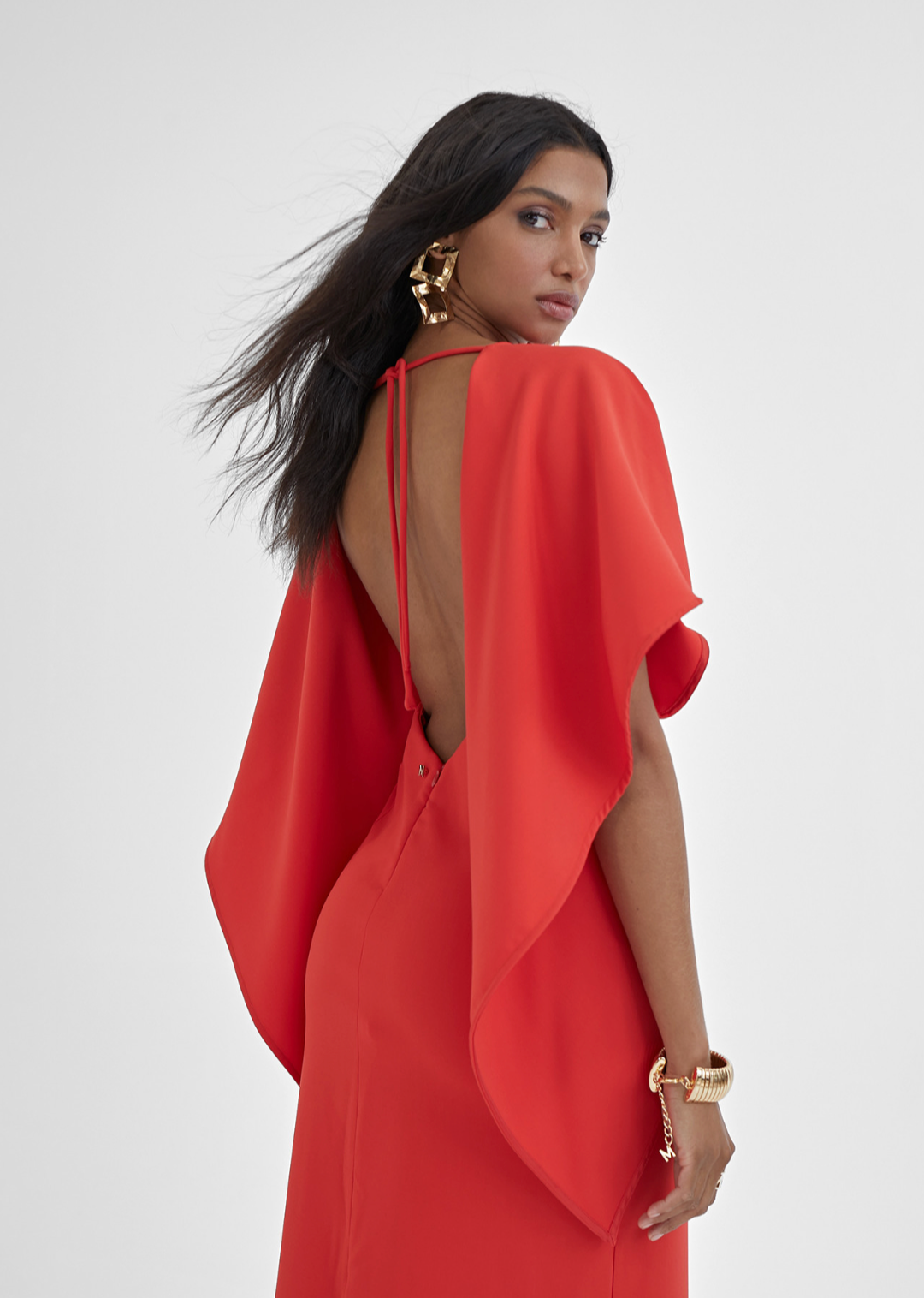 VESTIDO CAPA ABERTO NAS COSTAS - LOLA CASADEMUNT BY MAITE