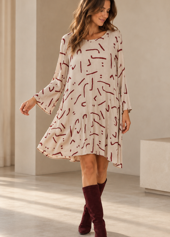 VESTIDO EM VISCOSE SOLTO E ESVOAÇANTE COM PINCELADAS ABSTRATAS - ALIBY