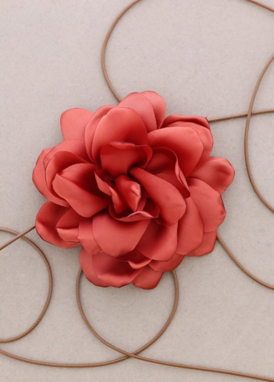 GARGANTILHA COM FLOR ACETINADA - ALIBY