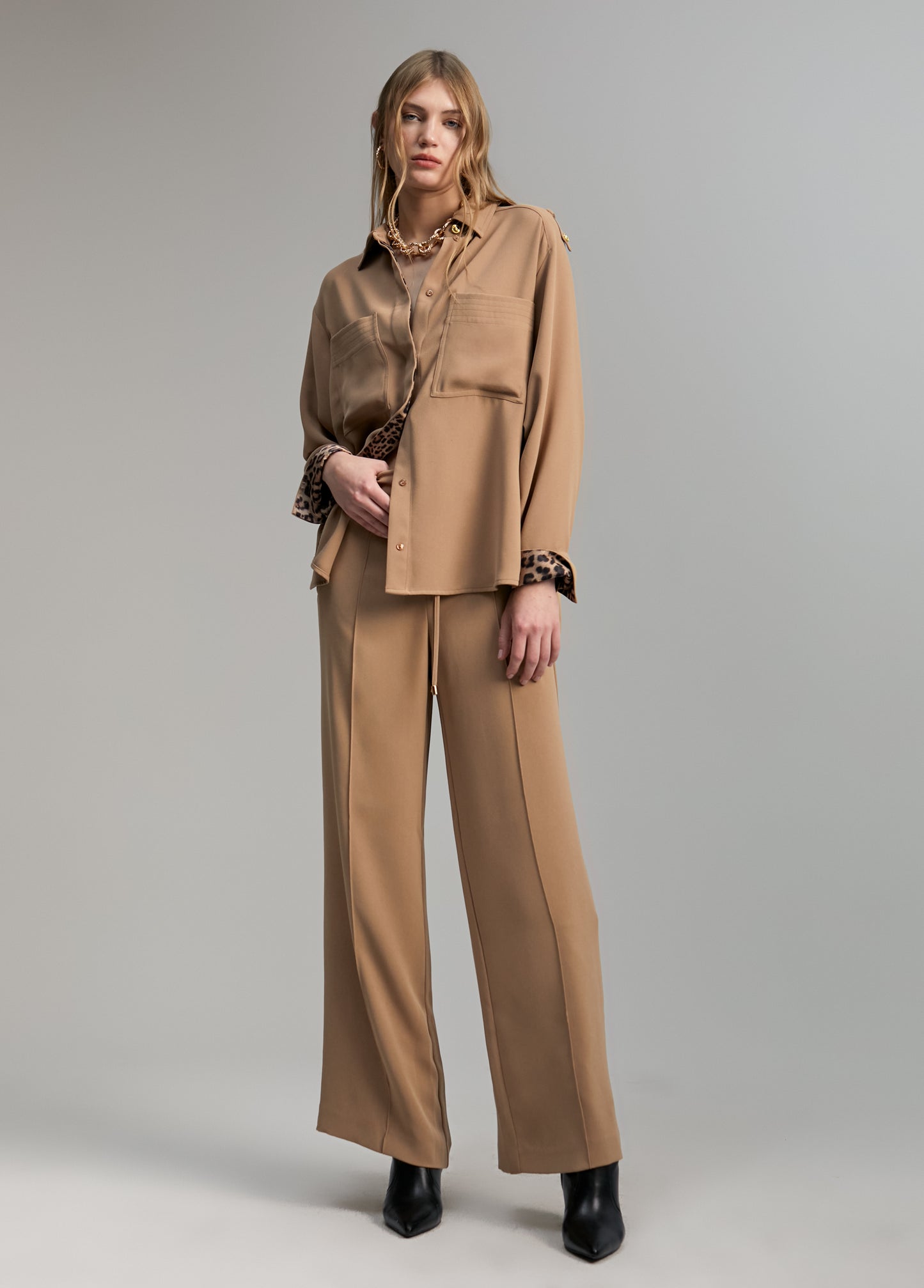 CAMISA CAMEL COM PORMENOR ANIMAL PRINT - LOLA CASADEMUNT