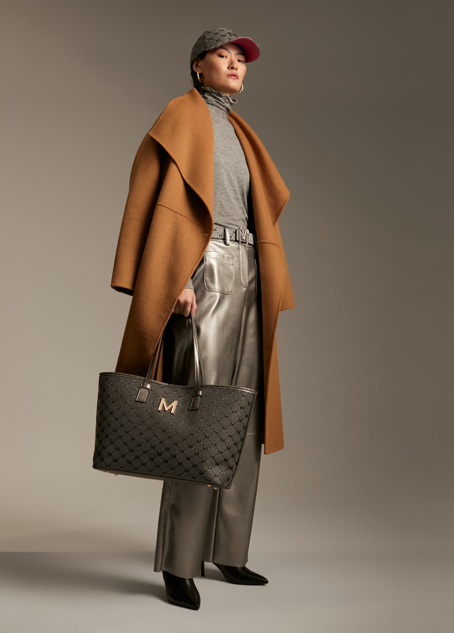 CALÇA ECOPELE PERNA DIREITA PRATEADA - LOLA CASADEMUNT BY MAITE